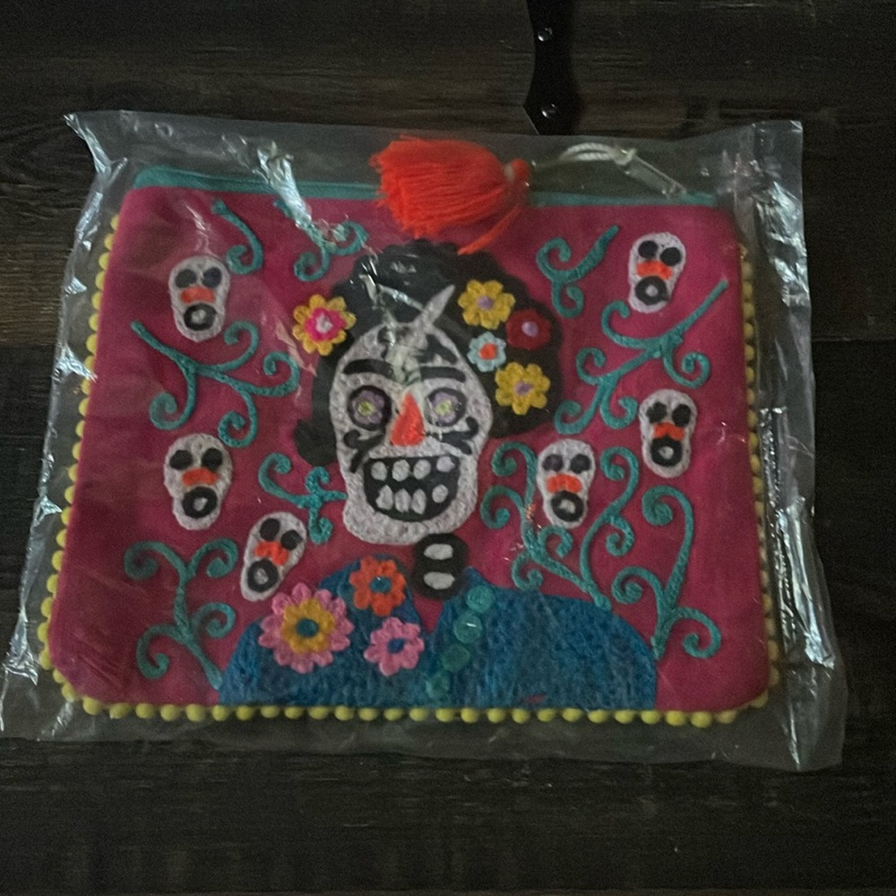 NEW NWT KARMA LIVING HALLOWEEN DAY OF THE DEAD SUGAR SKULL CLUTCH 6X8